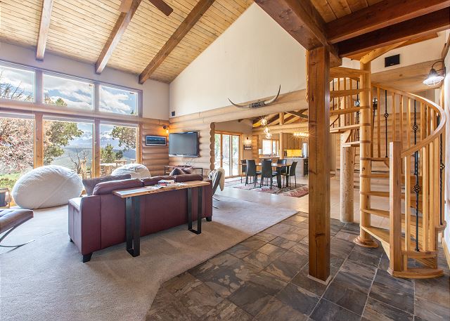 Stunning Mountain Home with Spectacular Views - Access to Trails STR2024-063 6