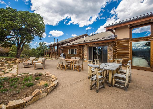 Stunning Mountain Home with Spectacular Views - Access to Trails
