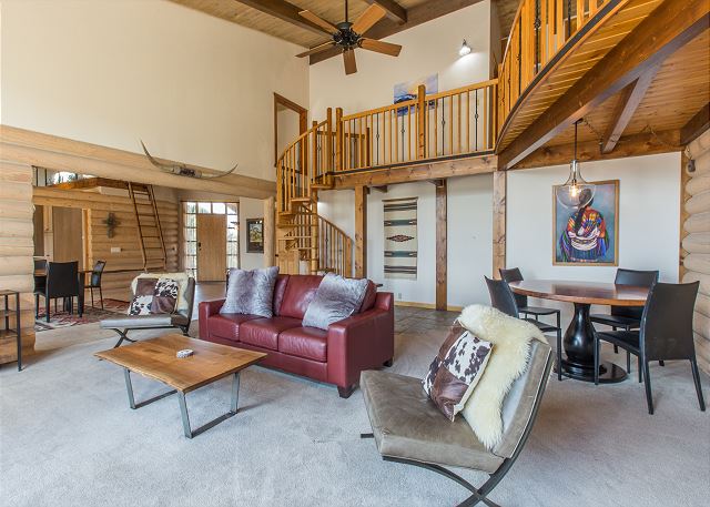 Stunning Mountain Home with Spectacular Views - Access to Trails STR2024-063 7