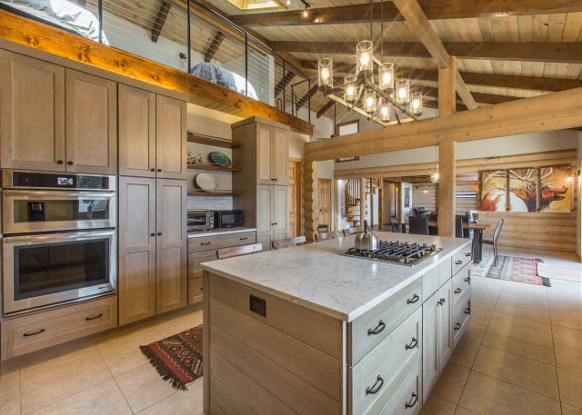 Stunning Mountain Home with Spectacular Views - Access to Trails STR2024-063 10