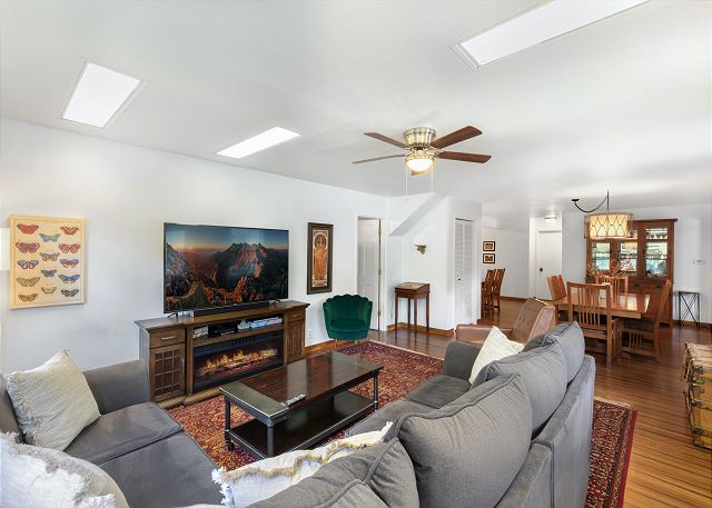 Spacious Historic Home - Sleeps 12 - Pet Friendly-upstairs AC! 7