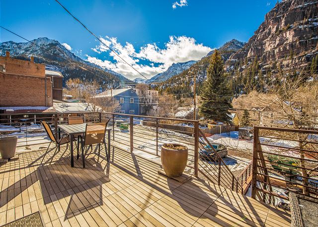 Beautifully Updated Loft in the Heart of Downtown Ouray 3