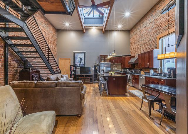 Beautifully Updated Loft in the Heart of Downtown Ouray 2