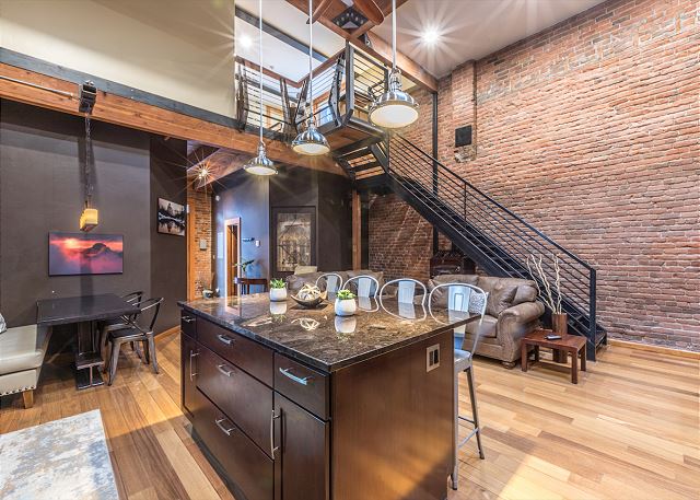 Beautifully Updated Loft in the Heart of Downtown Ouray 4