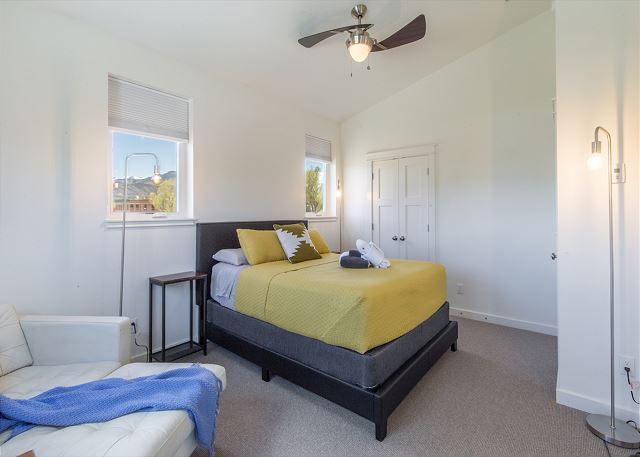 In the Heart of Ridgway- Amazing View- AC- Pet Friendly- Private Master 10