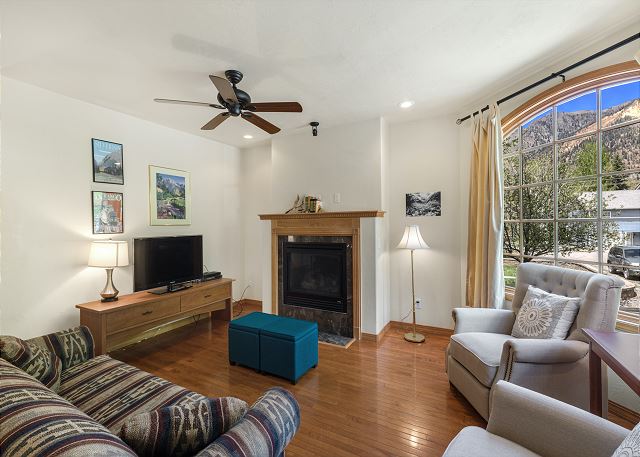 Riverfront Townhome - Great Location & Views - Walk to Ouray - Spacious Deck 9