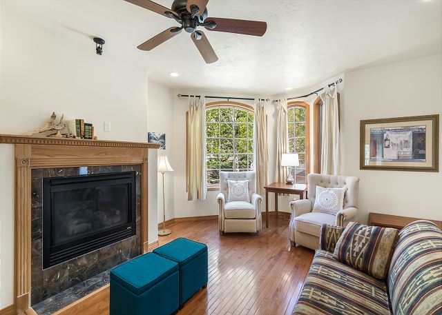 Riverfront Townhome - Great Location & Views - Walk to Ouray - Spacious Deck 10