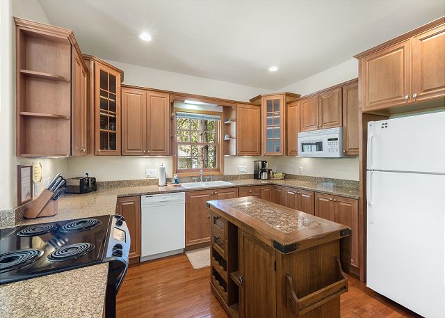 Riverfront Townhome - Great Location & Views - Walk to Ouray - Spacious Deck 3