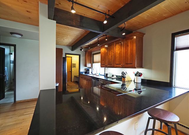 Hillside Haven: Extended-Stay Cabin with Stunning Ouray Views 7