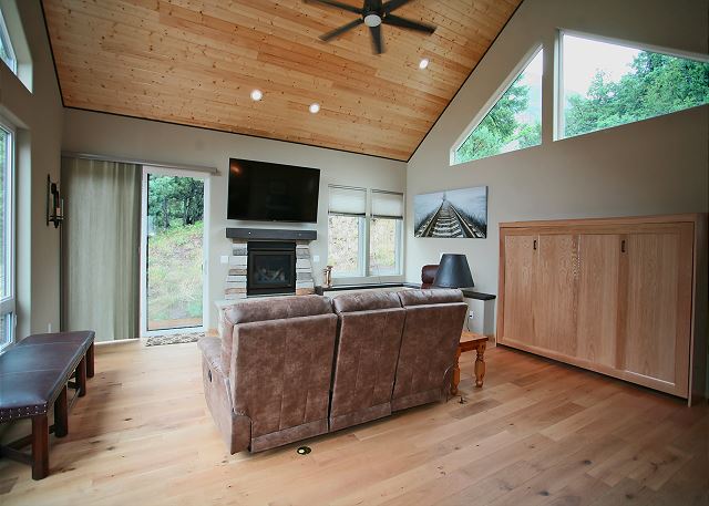 Hillside Haven: Extended-Stay Cabin with Stunning Ouray Views 4
