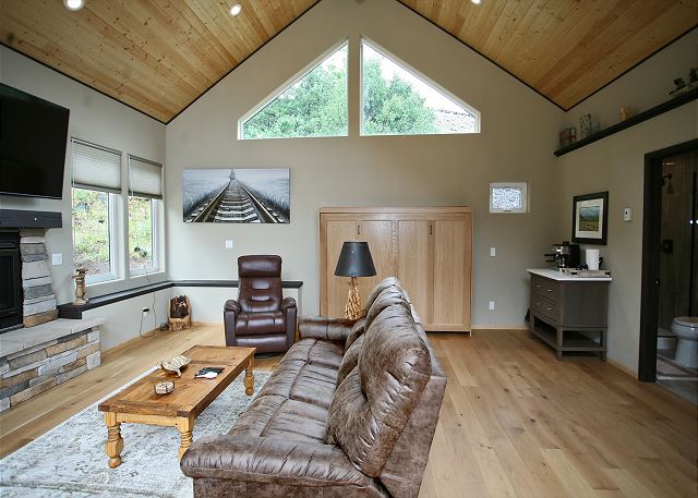 Hillside Haven: Extended-Stay Cabin with Stunning Ouray Views 3