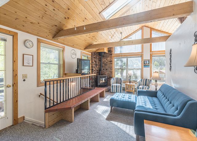 Walk to Downtown | Beautiful Views | Air Conditioning! 4