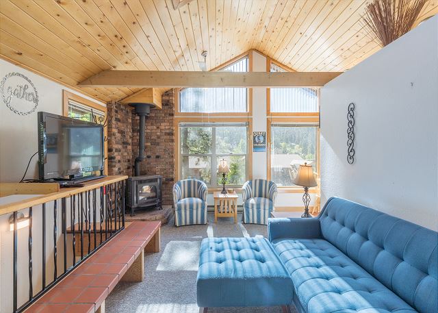 Walk to Downtown | Beautiful Views | Air Conditioning! 3