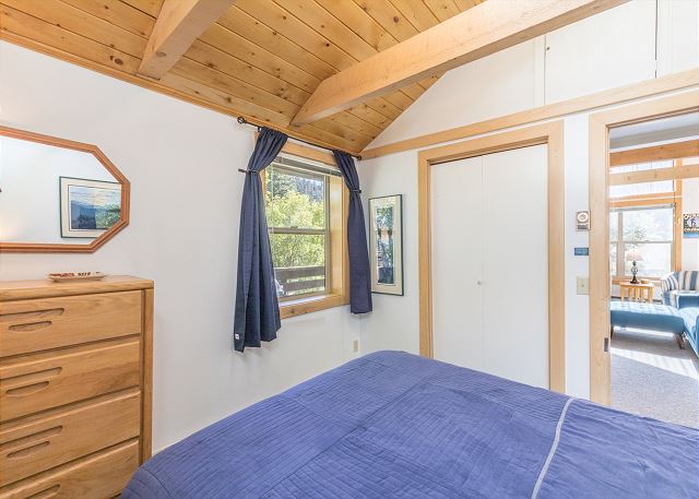 Walk to Downtown | Beautiful Views | Air Conditioning! 8