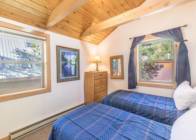 Walk to Downtown | Beautiful Views | Air Conditioning! 10