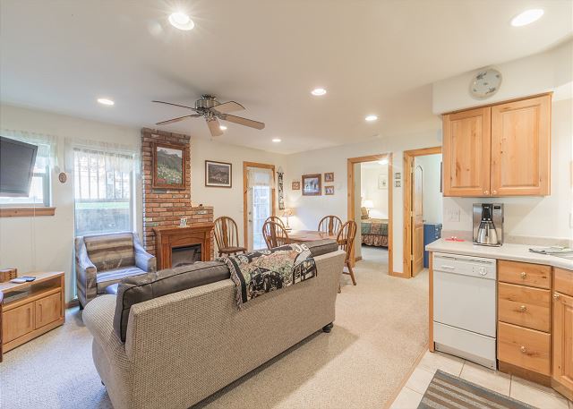 Affordable Condo-Walk to Downtown Ouray- Patio and Grill 3