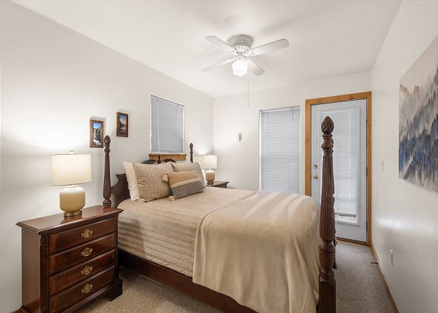 Cozy Remodeled Condo- Walk to Downtown & the River - Beautiful Mountain Views 10