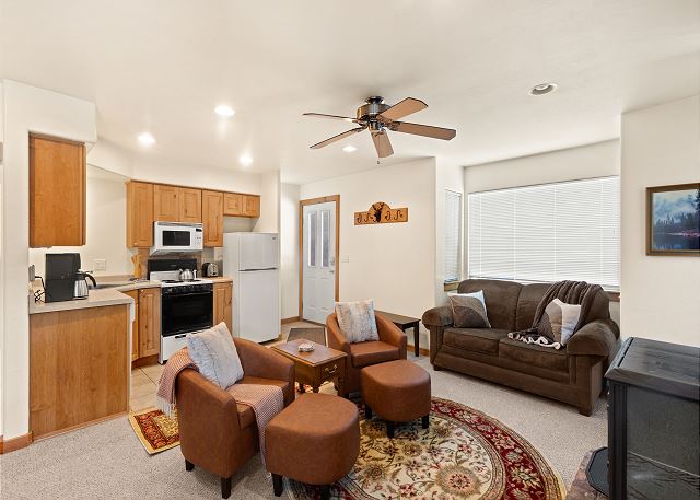 Cozy Remodeled Condo- Walk to Downtown & the River - Beautiful Mountain Views 5