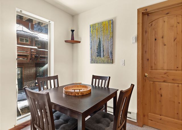 Cozy Remodeled Condo- Walk to Downtown & the River - Beautiful Mountain Views 7