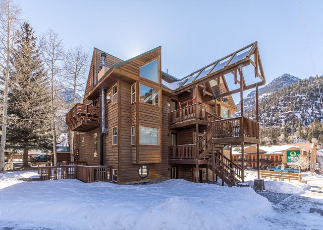 Cozy Remodeled Condo- Walk to Downtown & the River - Beautiful Mountain Views 3