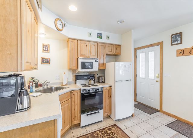 Cozy Remodeled Condo- Walk to Downtown & the River - Beautiful Mountain Views 8