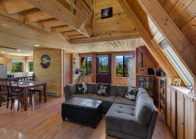 Cozy Cabin - Beautiful Views of the Surrounding Peaks - Hot Tub STR2024-062 3