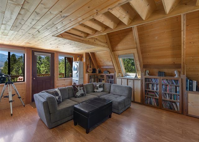 Cozy Cabin - Beautiful Views of the Surrounding Peaks - Hot Tub STR2024-062 6