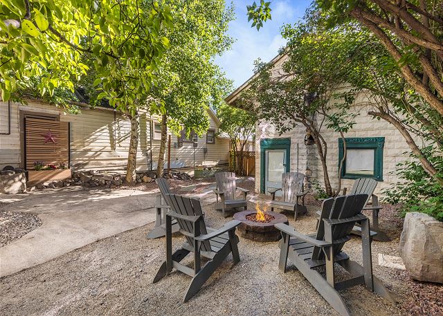 Charming Historic Downtown Home-Great Outdoor Space-Pet Friendly-upstairsA/C 2