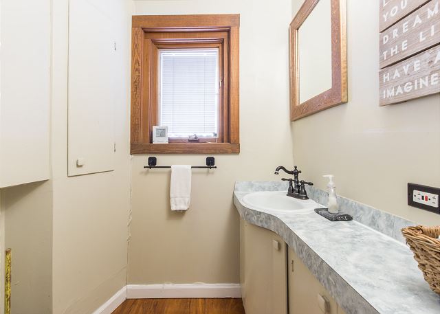 Charming Historic Downtown Home-Great Outdoor Space-Pet Friendly-upstairsA/C 10