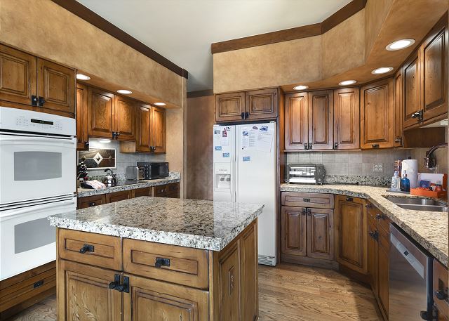 Mountain Retreat-Amazing Views-Gourmet Kitchen-Air Conditioning STR2024-038 9