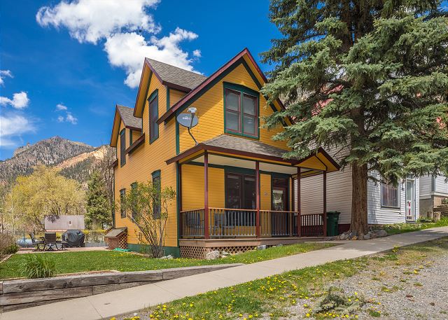 Victorian Extended Stay | Deck | Downtown Ouray | Grill 5