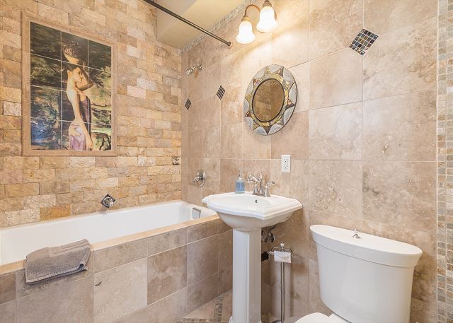 Historic Suite Located in the Heart of Ouray | Air Conditioning! 7