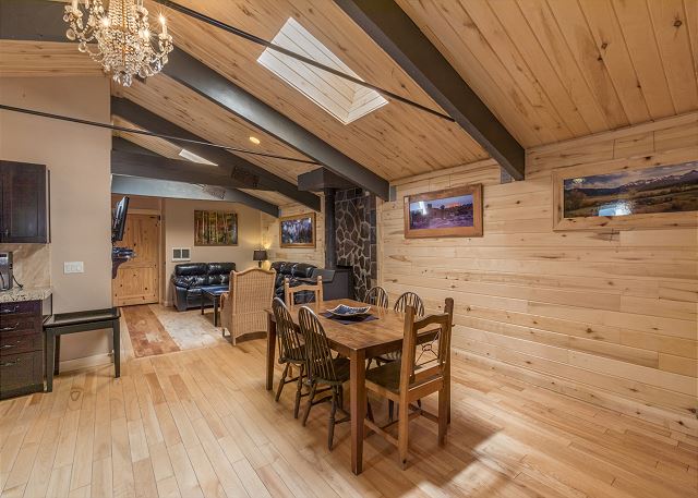 Renovated Historic Suite - Air Conditioning - Heart of Downtown Ouray 2