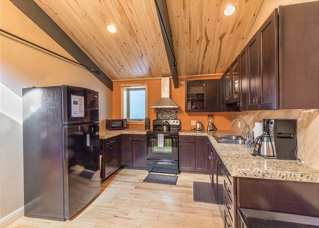 Renovated Historic Suite - Air Conditioning - Heart of Downtown Ouray 5