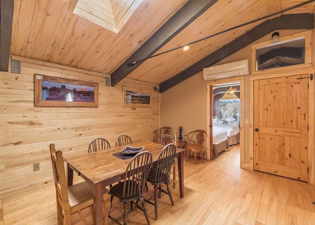 Renovated Historic Suite - Air Conditioning - Heart of Downtown Ouray 4