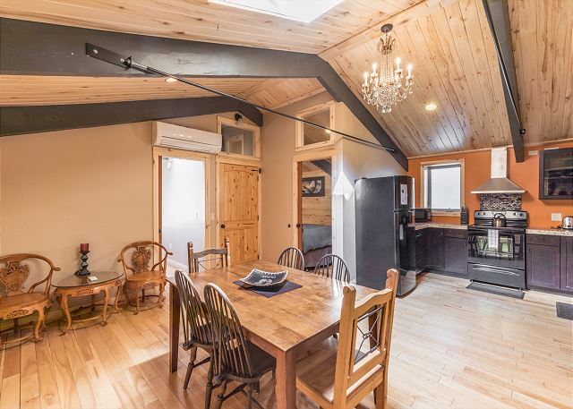 Renovated Historic Suite - Air Conditioning - Heart of Downtown Ouray 3