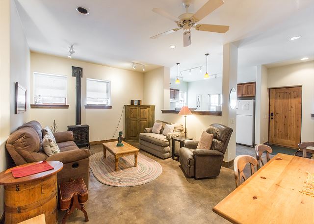 Spacious Getaway | Walk to Downtown | Private Courtyard 6