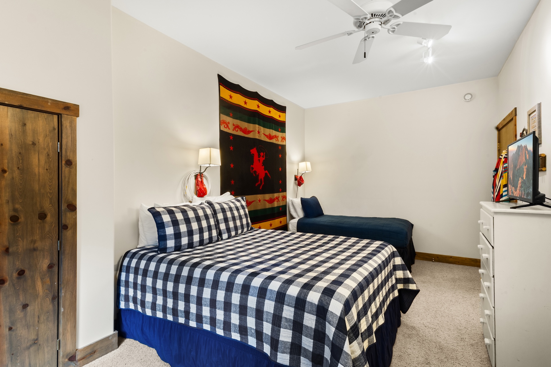 Spacious Getaway | Walk to Downtown | Private Courtyard | Photo 17