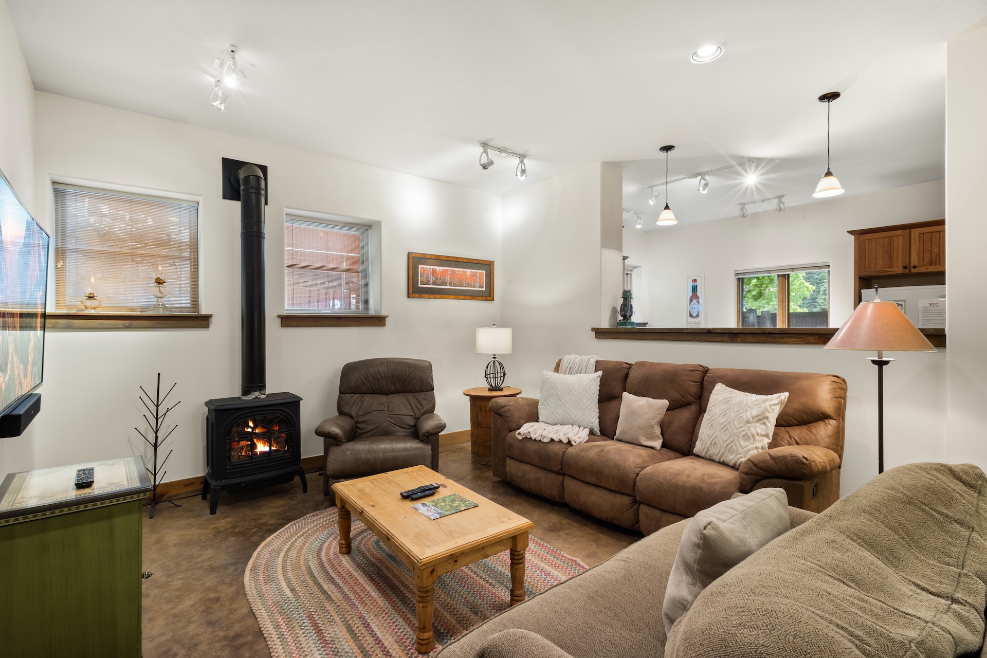 Spacious Getaway | Walk to Downtown | Private Courtyard | Photo 9