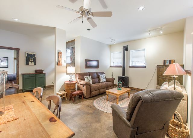 Spacious Getaway | Walk to Downtown | Private Courtyard 3