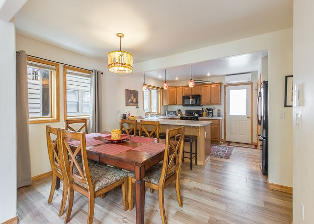 Spacious Mountain Condo-Air Conditioning-Gas Fireplace-Pet Friendly 5