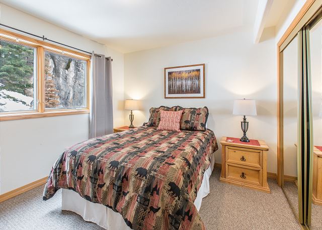 Spacious Mountain Condo-Air Conditioning-Gas Fireplace-Pet Friendly 8