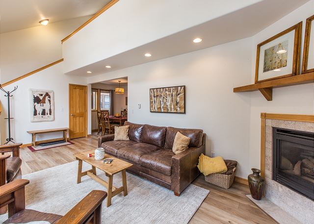 Spacious Mountain Condo-Air Conditioning-Gas Fireplace-Pet Friendly 7