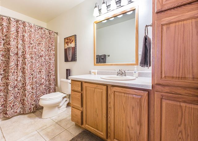 Spacious Mountain Condo-Air Conditioning-Gas Fireplace-Pet Friendly 10