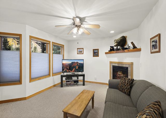 Mountain Views-Across from River Walk Trail-Pet-friendly 8