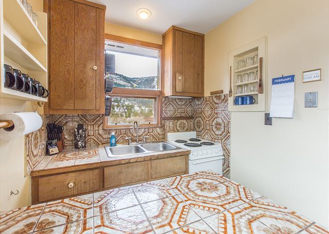 Rustic Cabin - Great Views - 4 miles from Downtown Ouray STR2025-067 8