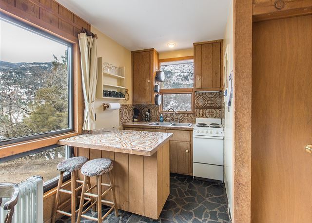 Rustic Cabin - Great Views - 4 miles from Downtown Ouray STR2025-067 7