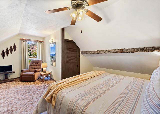 Rustic Cabin - Great Views - 4 miles from Downtown Ouray STR2025-067 10