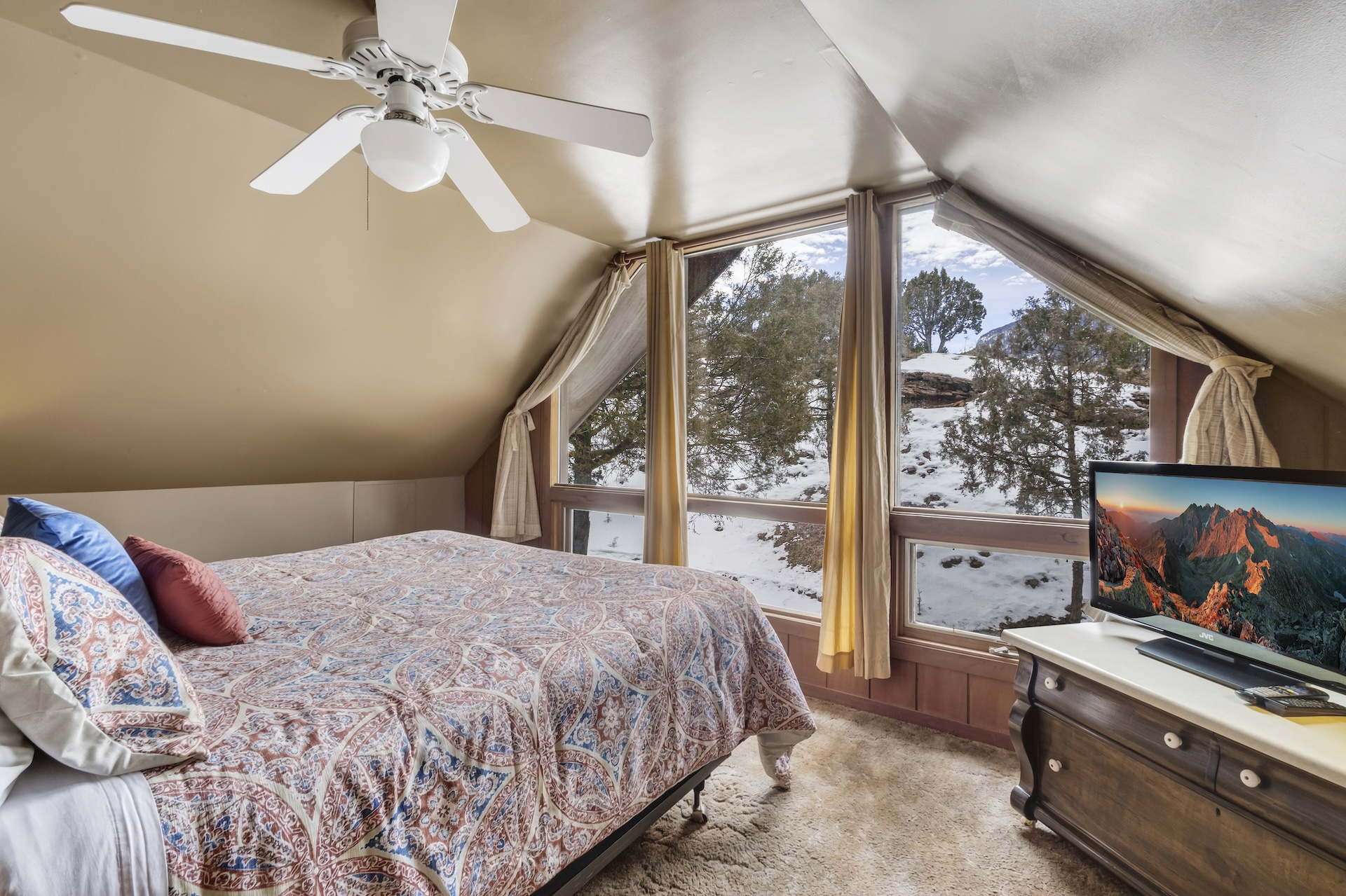 Secluded Cabin | Close to Downtown Ouray | Couple's Retreat | STR2025-068 | Photo 13