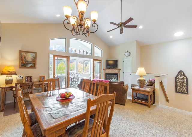 Walk to Downtown - Across from Ouray Hot Springs - Townhome with Balcony 4